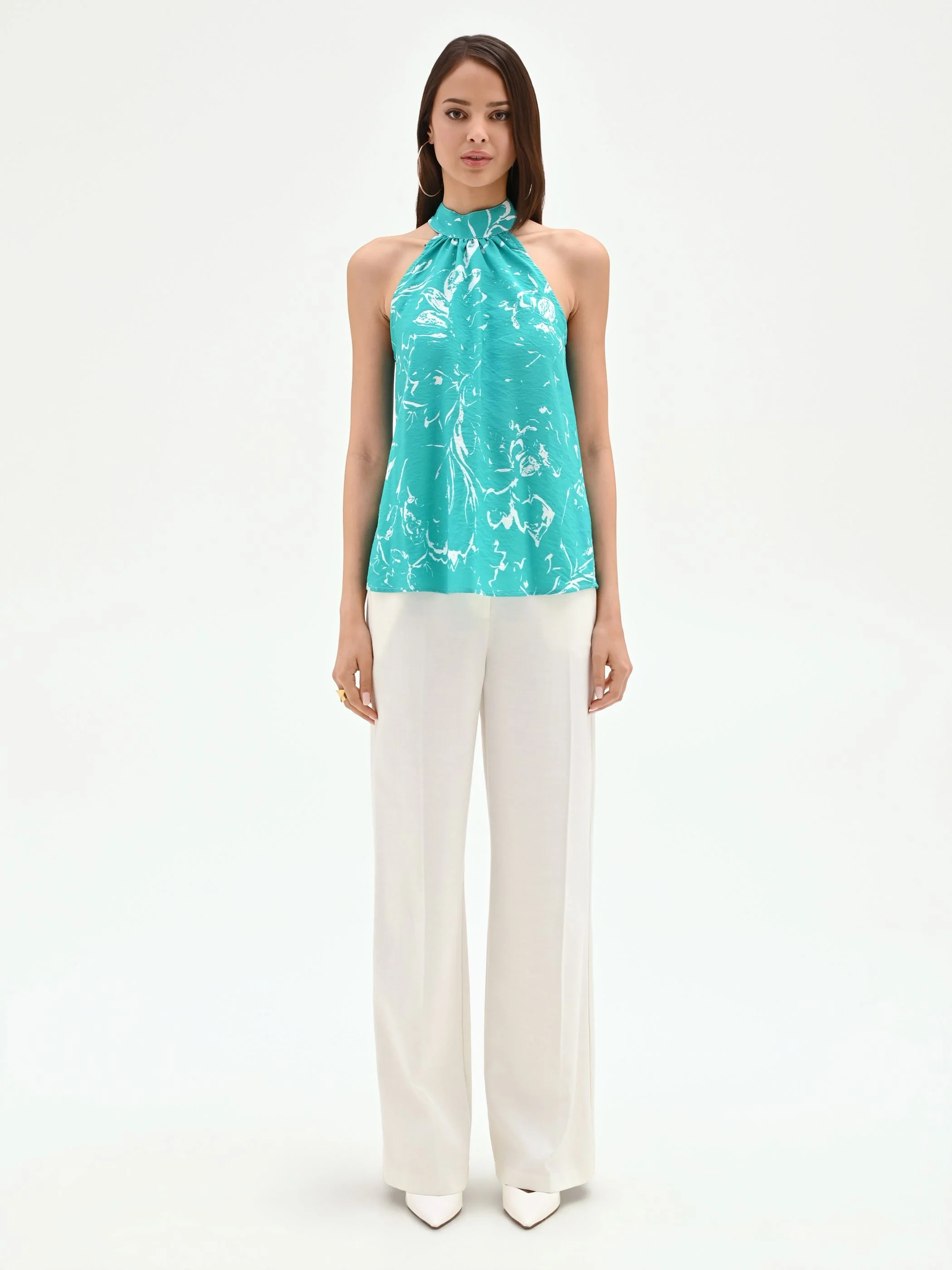 Top turchese con collo arricciato e fantasia