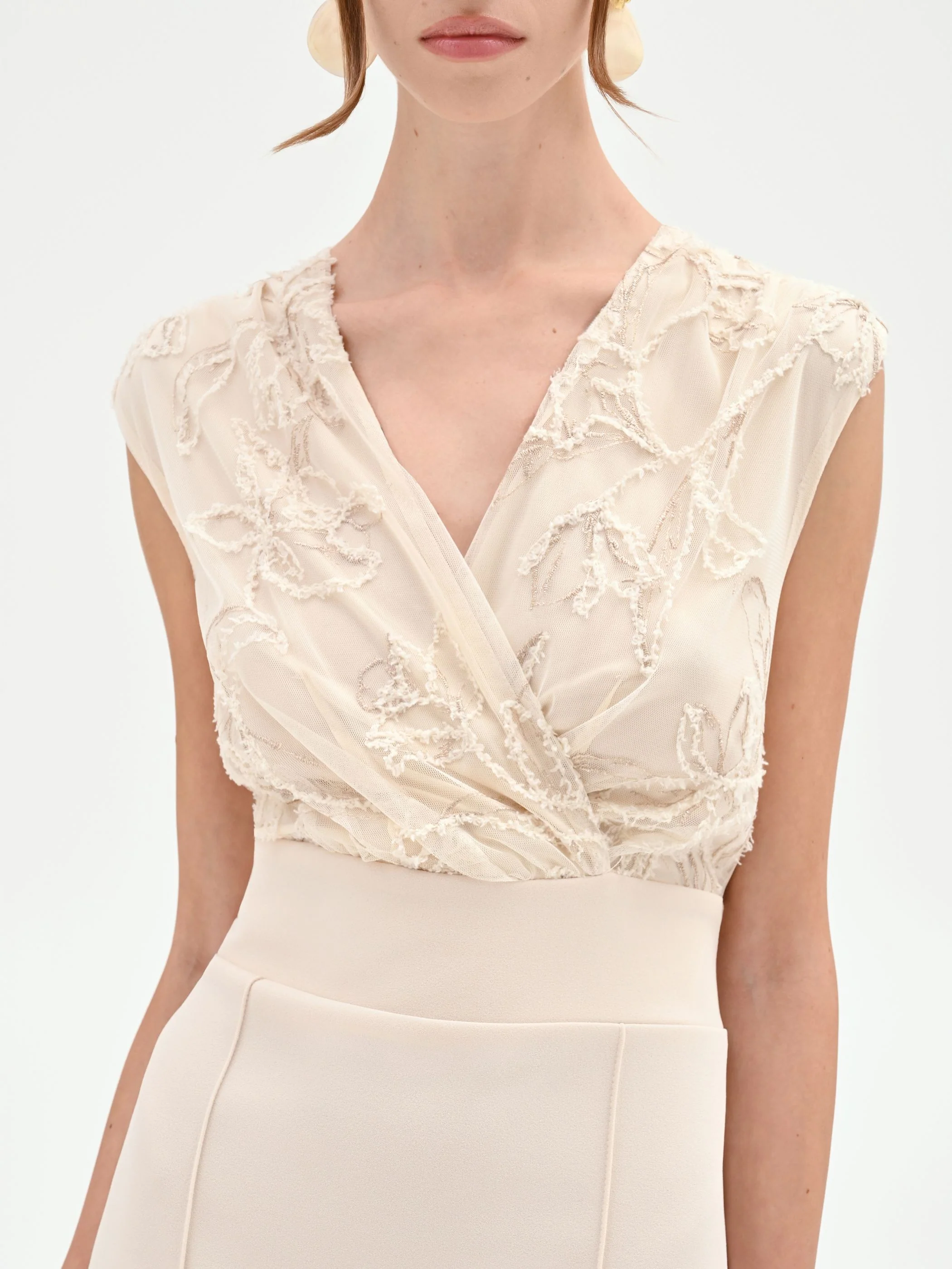 Tubino beige chiaro con corpino ricamato - Image 3