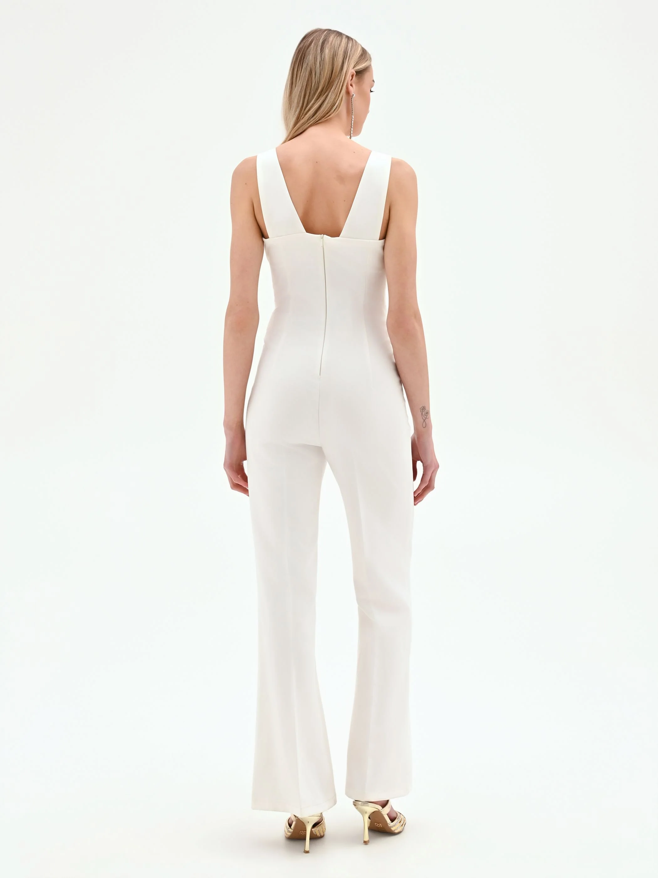 Tuta bianca con scollo a cuore e pantalone palazzo - Image 2