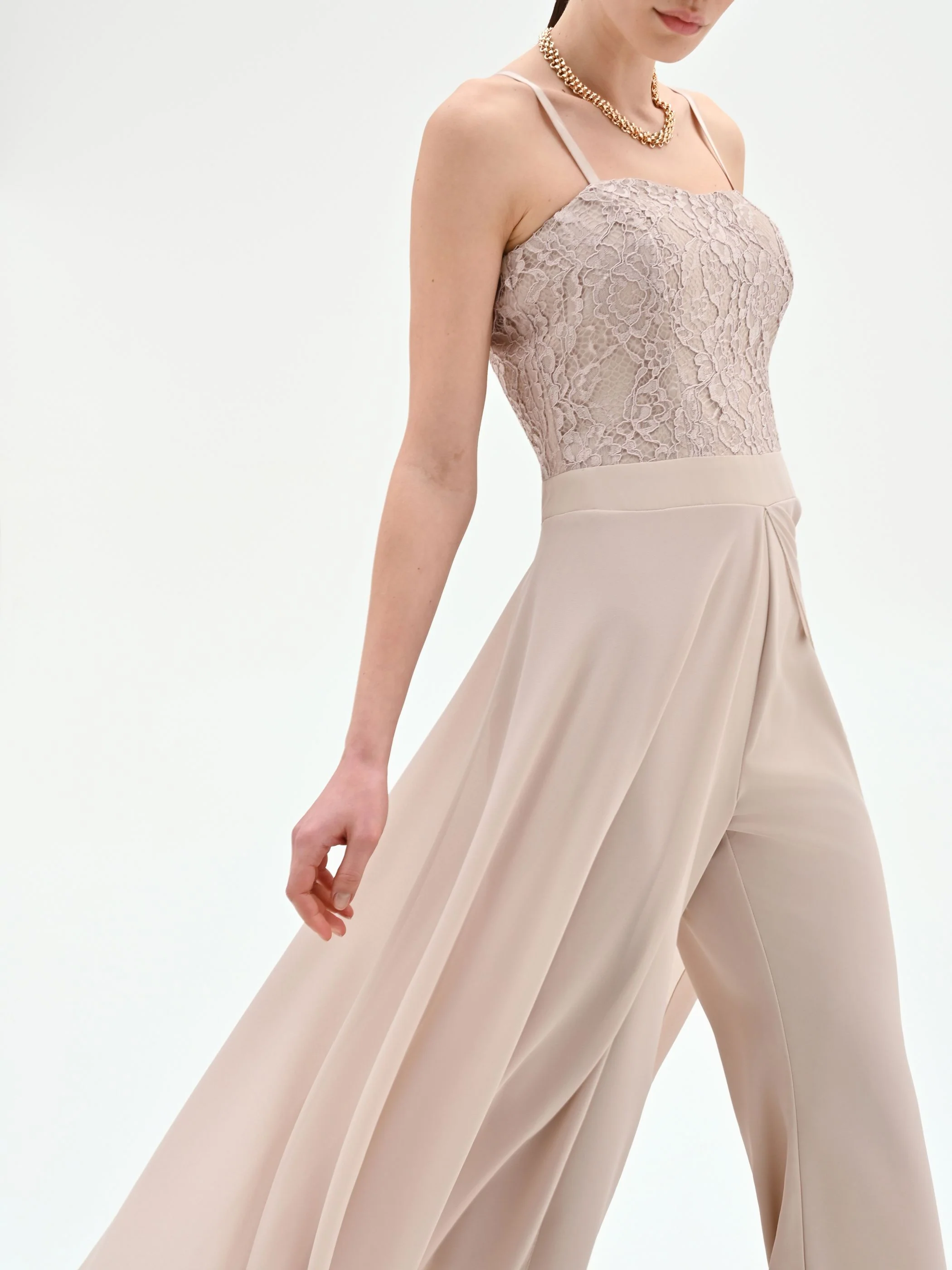 Tuta con corpetto in pizzo e pantaloni palazzo tortora beige - Image 3