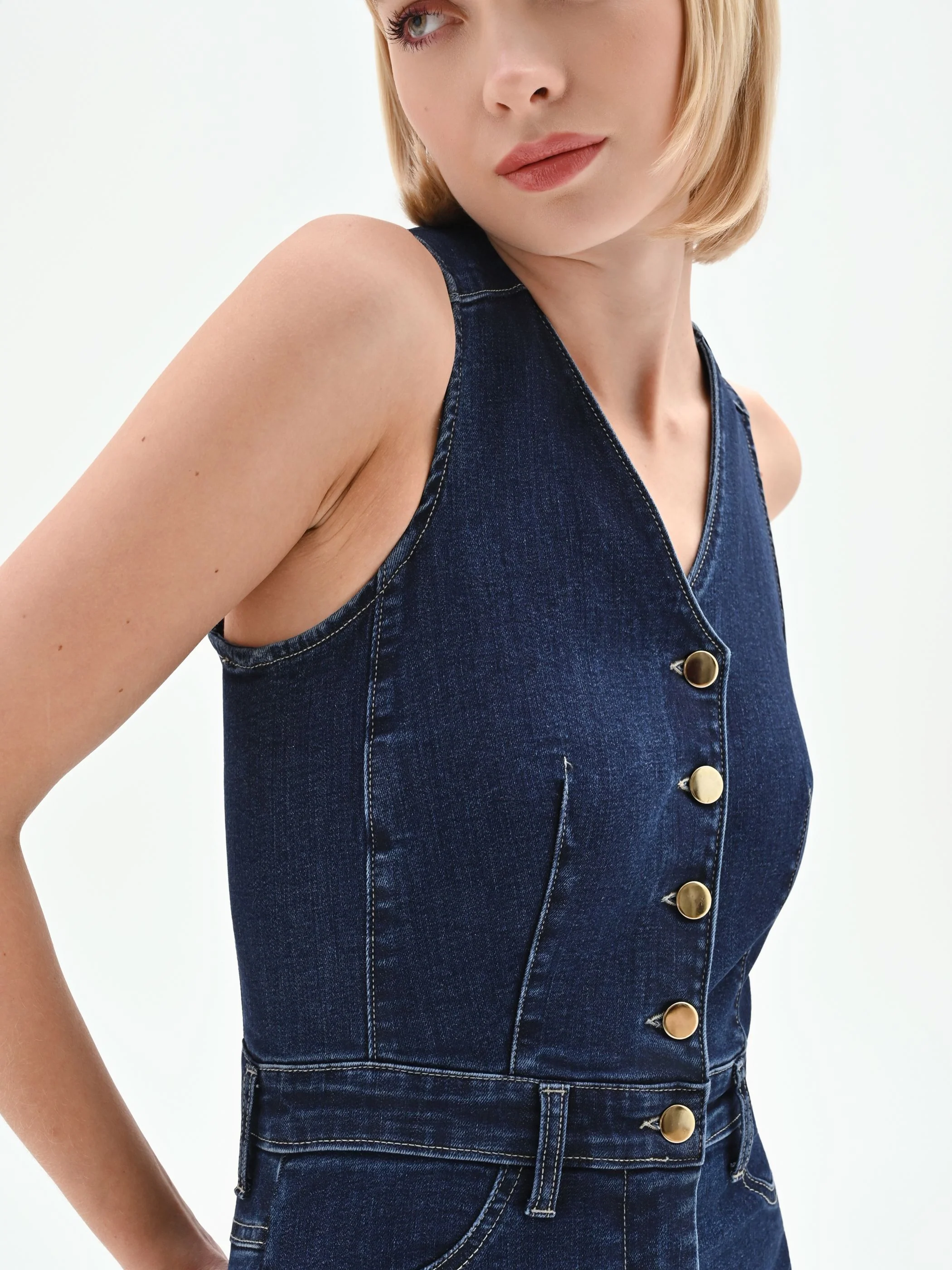 Tuta lunga in denim blu navy con bottoni a vista - Image 3