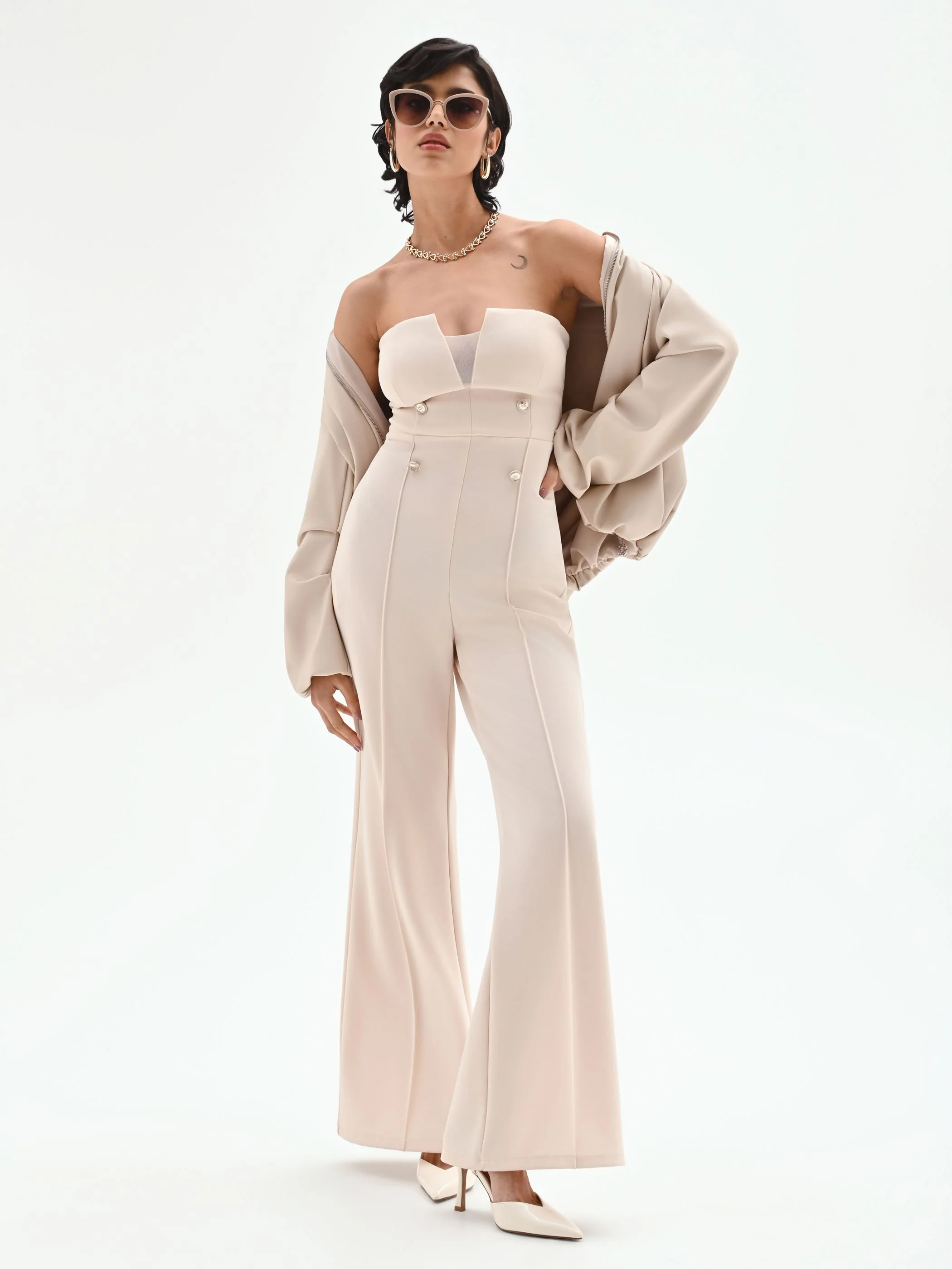 Tuta palazzo beige chiaro con bottoni e bustier - Image 6