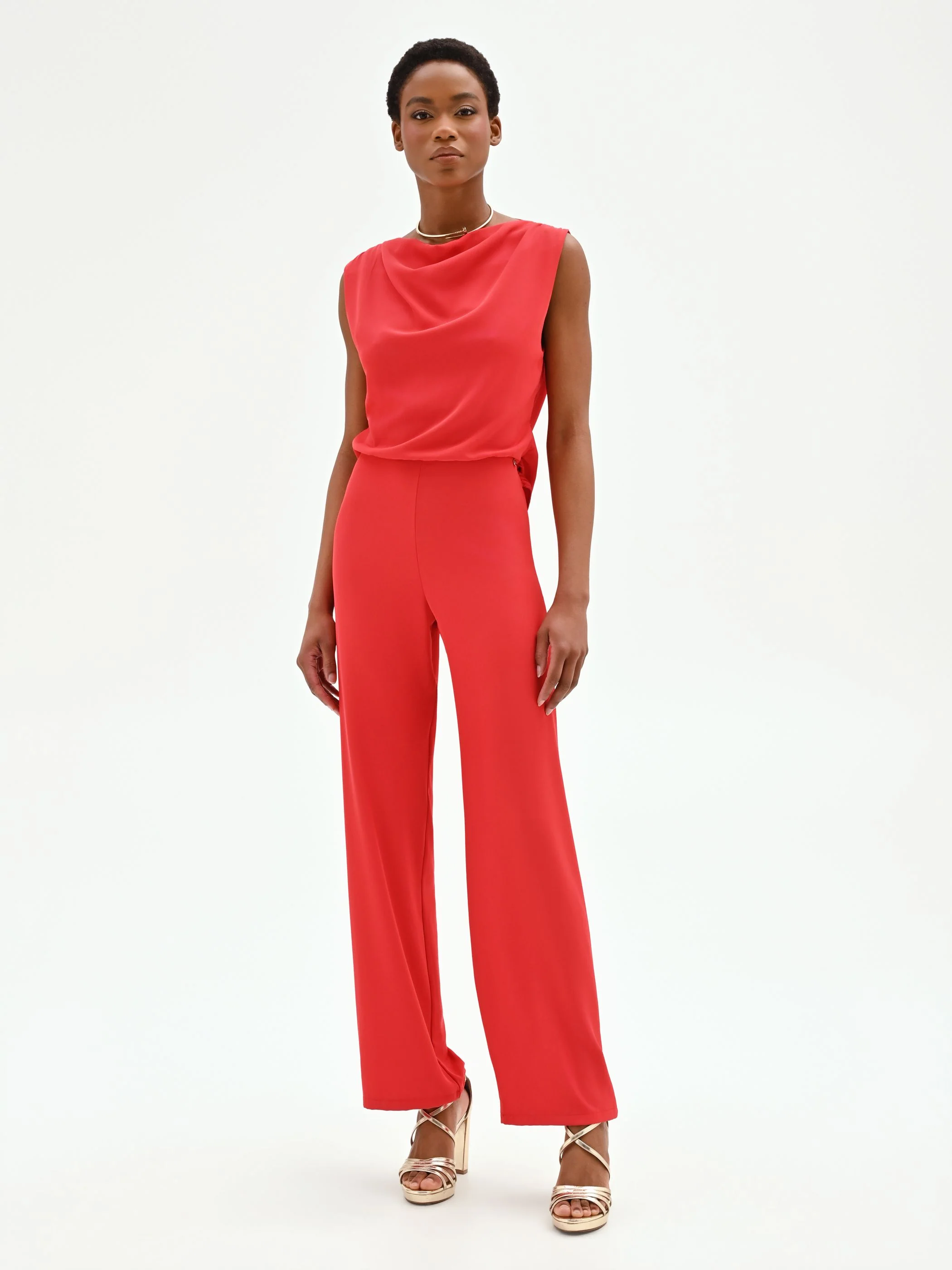 Tuta rosso fragola con scollo morbido - Image 4